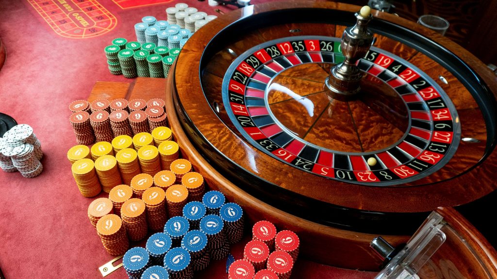 How to play online casino games safely?